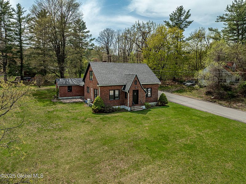 5th image of 420 Whiteview Road