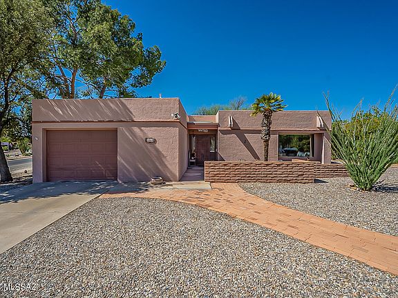 2nd image of 1009 N Abrego Dr