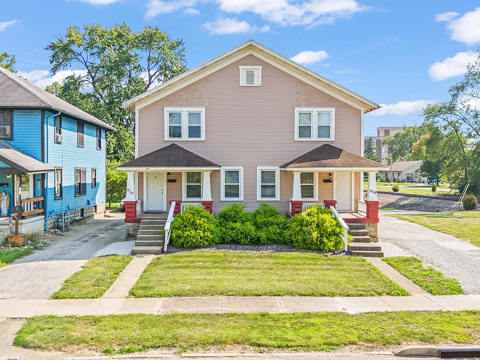 818 W Race St #818