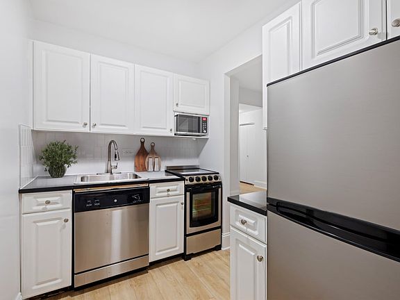 5th image of 50 W 34th St APT 17B1