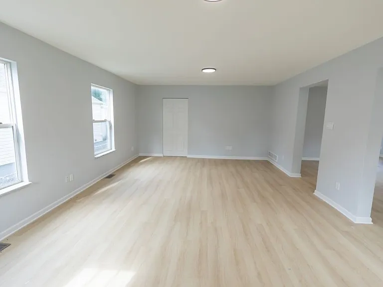 512 N Warren Ave — Photo 2