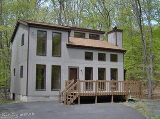 1016 Stuart Pl, Bushkill, PA 18324