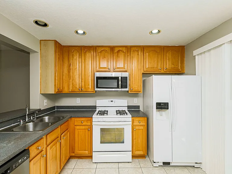 1818 Horsechestnut Ct — Photo 7