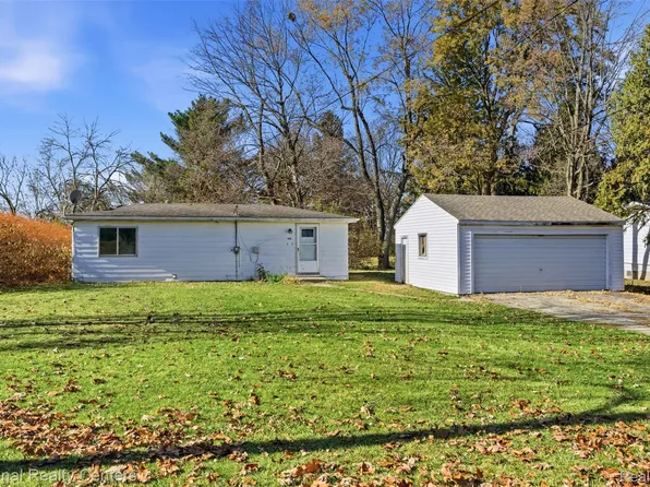 4860 Huston Dr, Orion, MI 48359