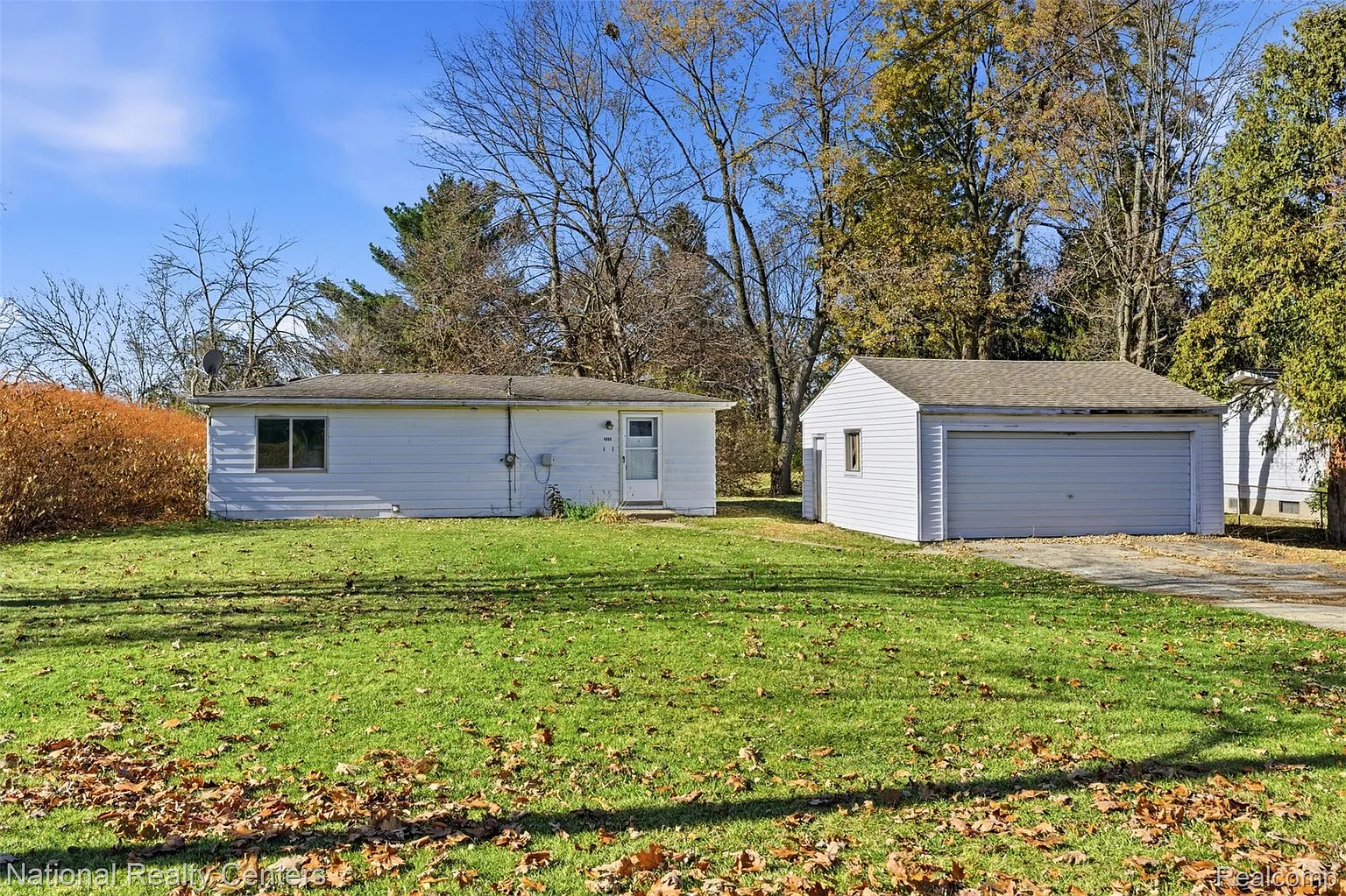 4860 Huston Dr photo 1