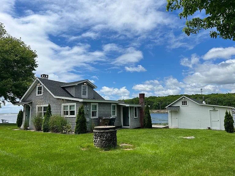 61 Old Black Point Rd — Photo 3