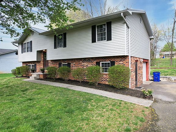 2nd image of 147 Vermont Cir NW