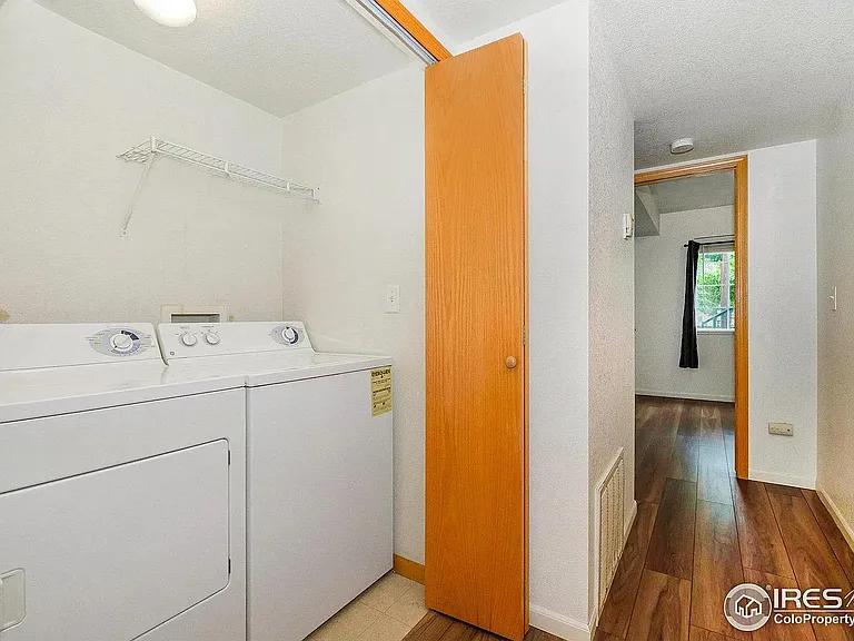 Laundry washer/dryer
