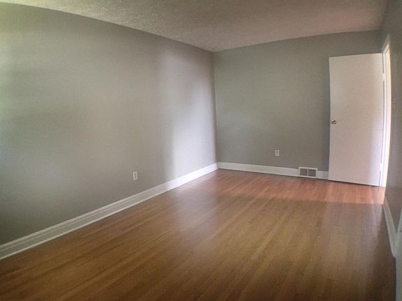 4th image of 2103 Sunset Dr