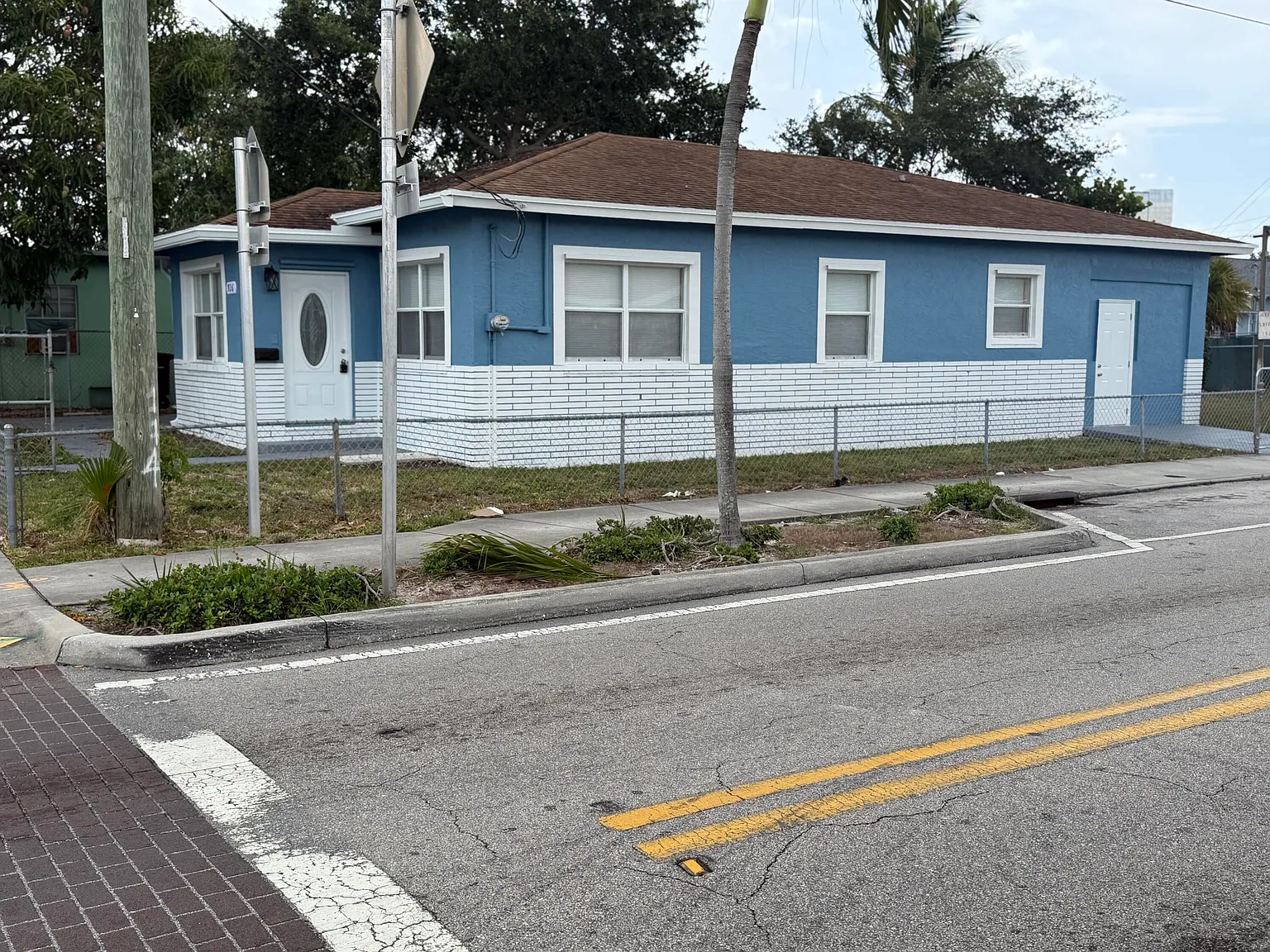 4 bed, 2.0 bath, 1050 sqft, $2,500 — Photo 3
