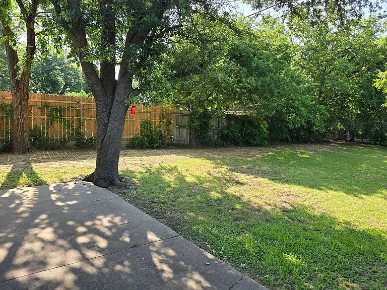 1000 Springdale Rd — Photo 32
