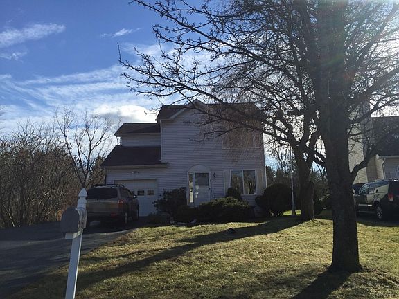 3rd image of 30 Holly Dr