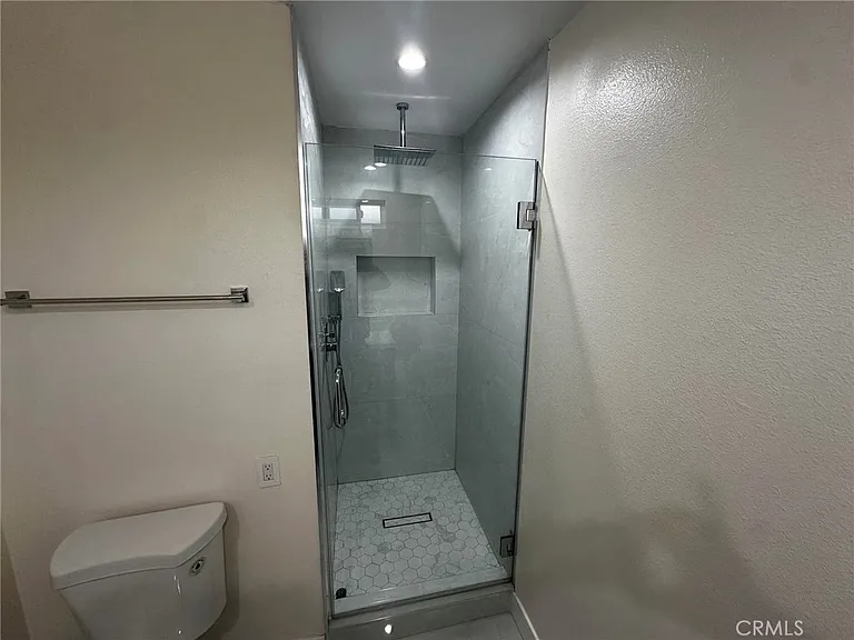 7432 Hazeltine Ave #7 — Photo 25