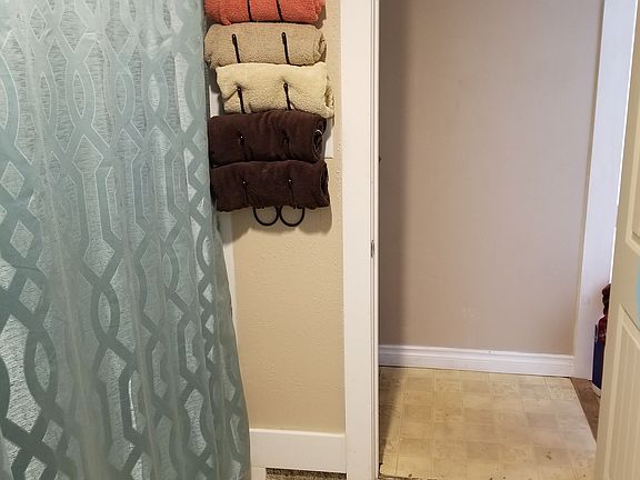 4th image of 11504 Creviston Dr NW