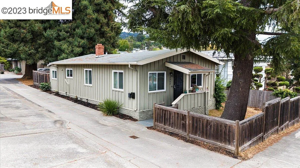 2904 Carmel St photo 1