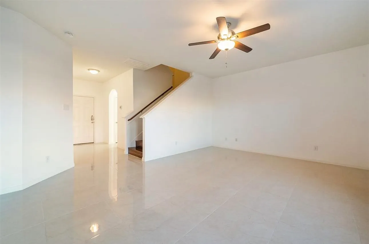 4 bed, 2.5 bath, 2000 sqft, $2,500 — Photo 4