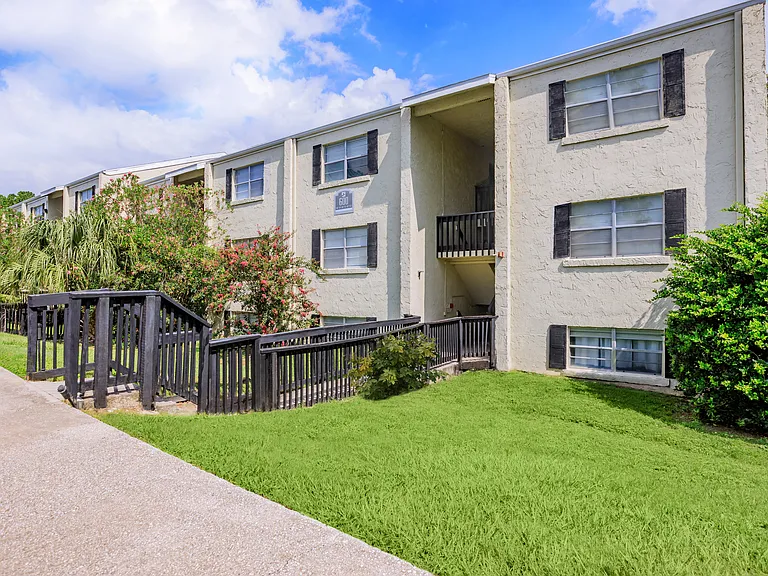 Silversmith Creek Apartments — Photo 19