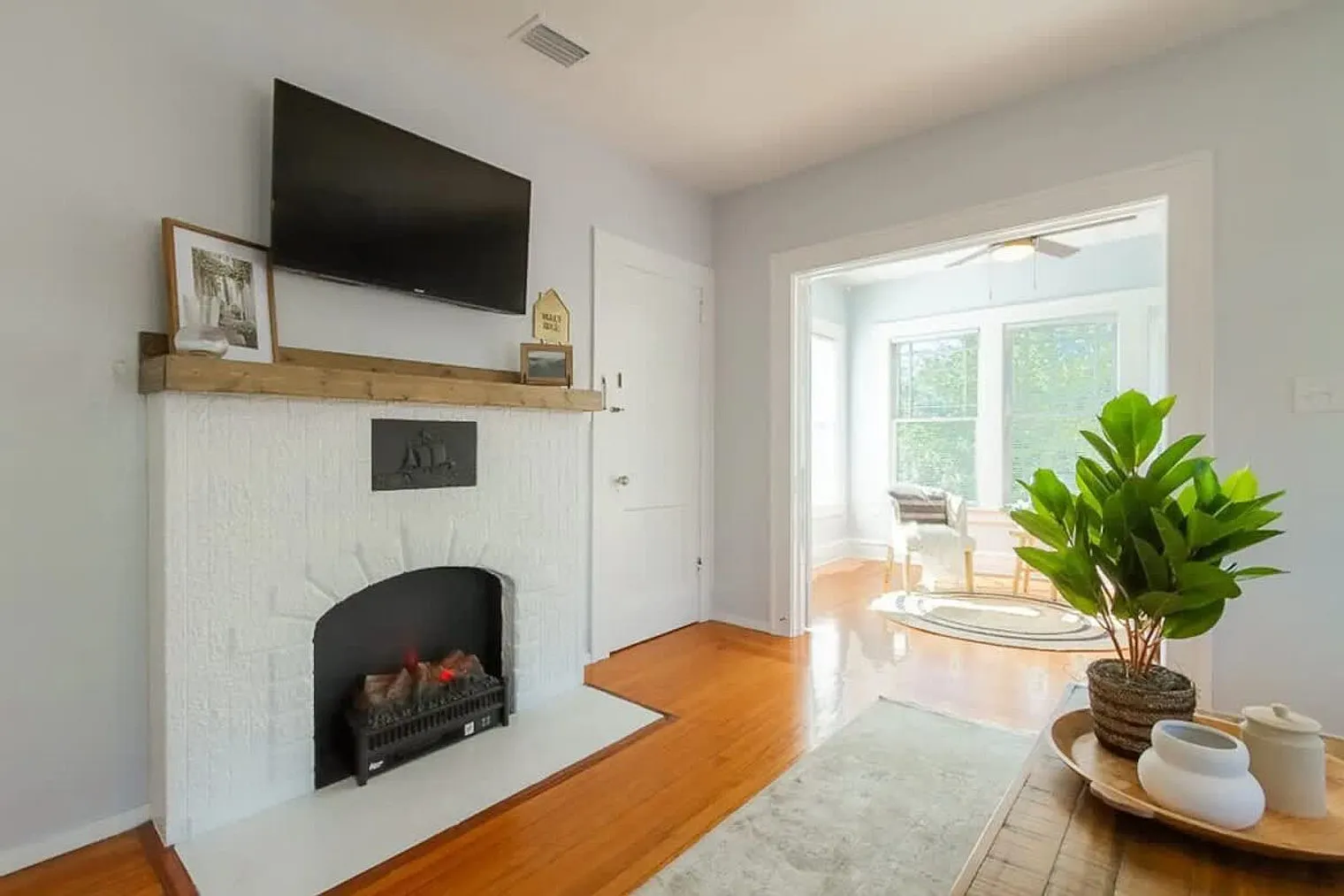 1 bed, 1.0 bath, 893 sqft, $1,798 — Photo 4