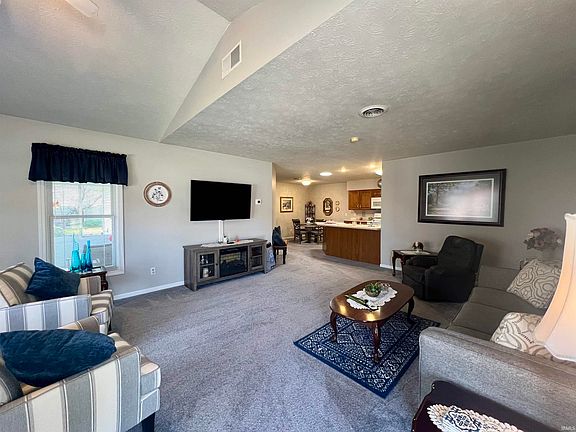 3rd image of 840 Walnut Rdg W