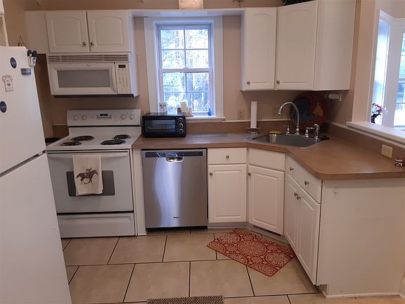 3rd image of 23 Horseshoe Dr