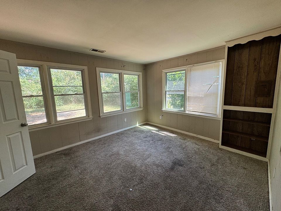 2nd image of 3856 Rhodes Ave