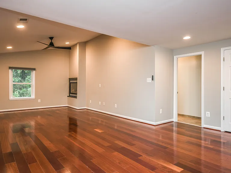 9627 Locust Hill Dr — Photo 15