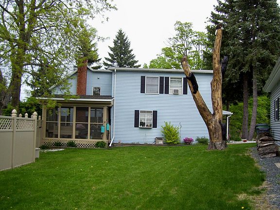 Back of House w/screened in porch