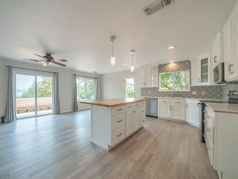 2535 Ruby Ct — Photo 4