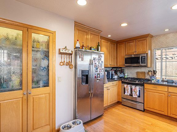 3rd image of 2037 Willow Drive