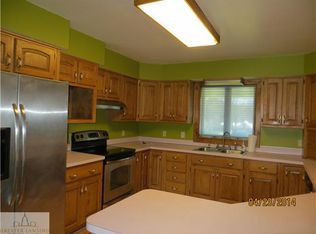 2237 E Maple Rapids Rd, Saint Johns, MI 48879