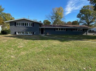 8 N 10th St, New Baden, IL 62265