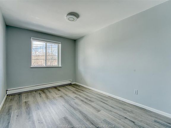 2nd image of 2136 Wyandotte St W #22