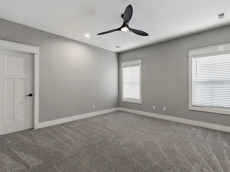 633 Village Way — Photo 24