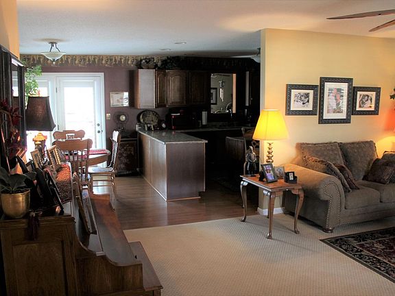 2nd image of 21 Acorn Dr