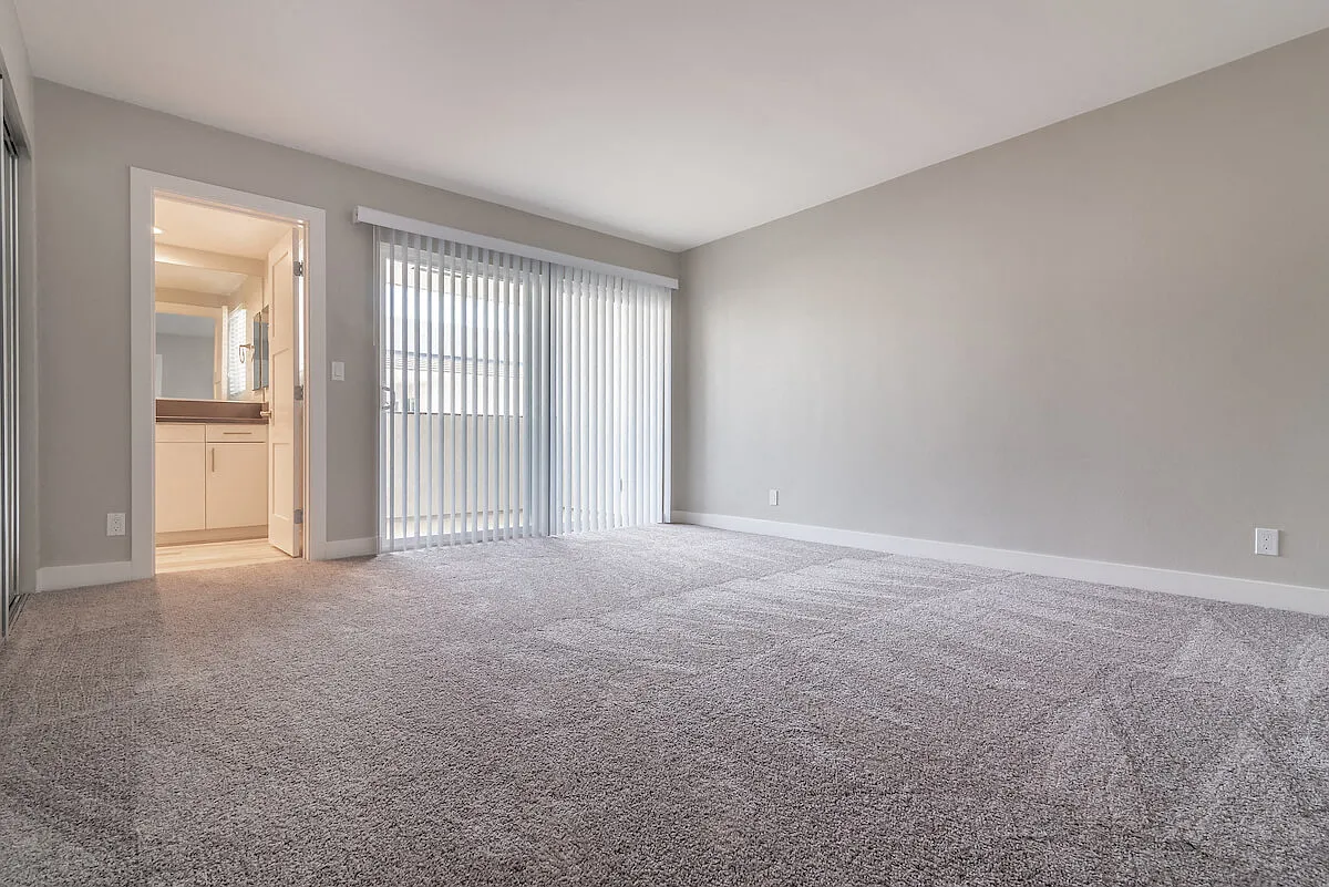 Bixby Hill Apartments — Photo 3