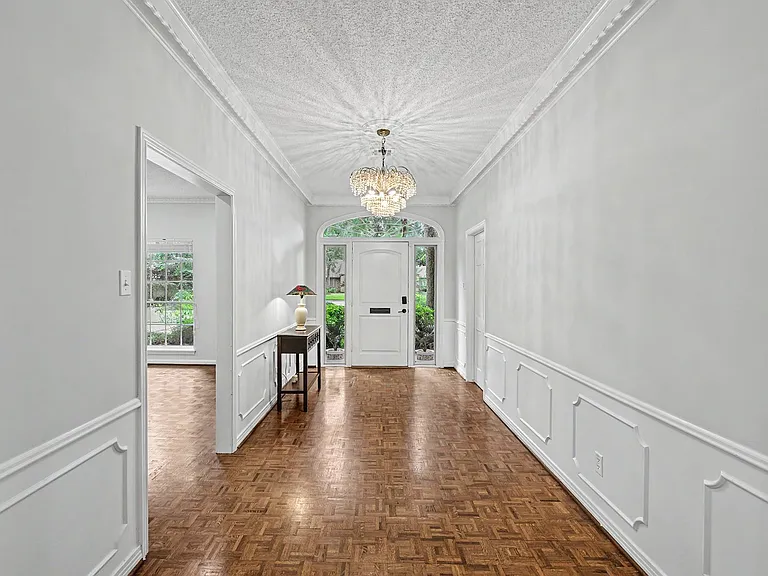10811 Hunters Forest Dr — Photo 3