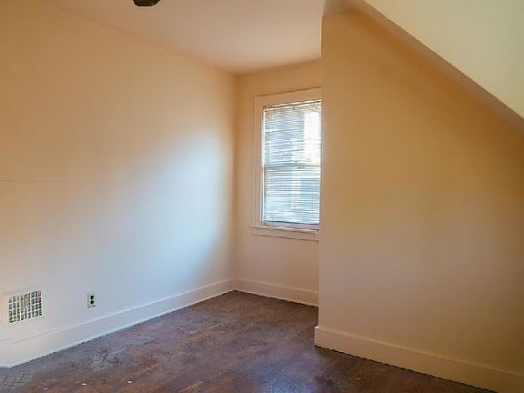 4th image of 15410 Sorrento St