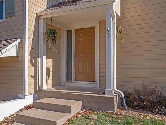 4th image of 802 NE Fairway Homes Ct