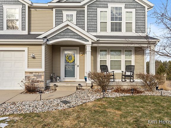 3rd image of 663 Orchard Ct NE