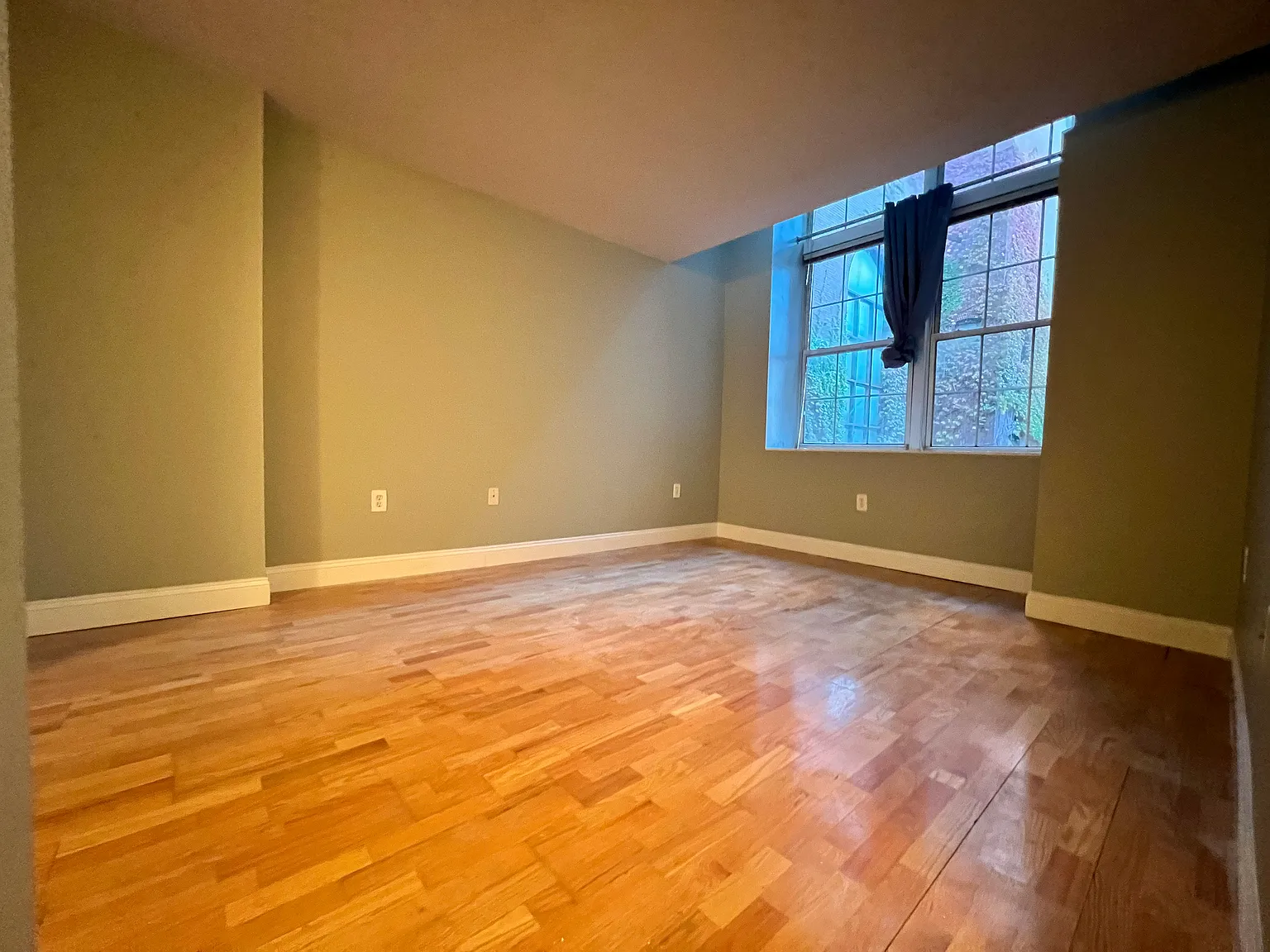 1 bed, 572 sqft, $1,900 — Photo 2