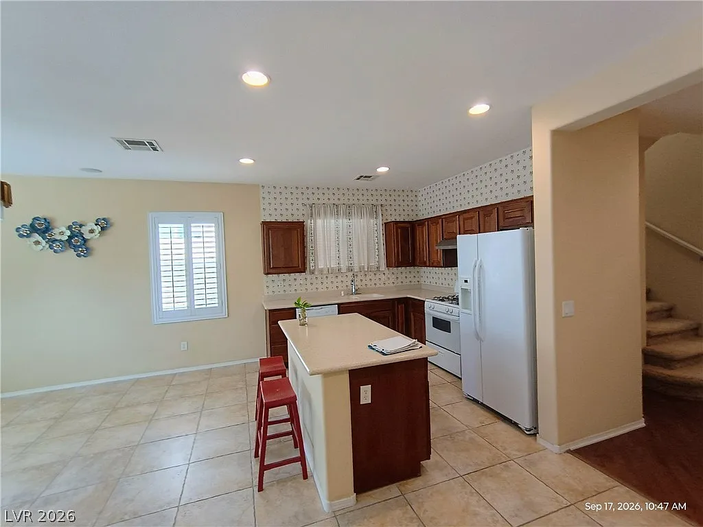 4 bed, 2.5 bath, 1805 sqft, $2,226 — Photo 3