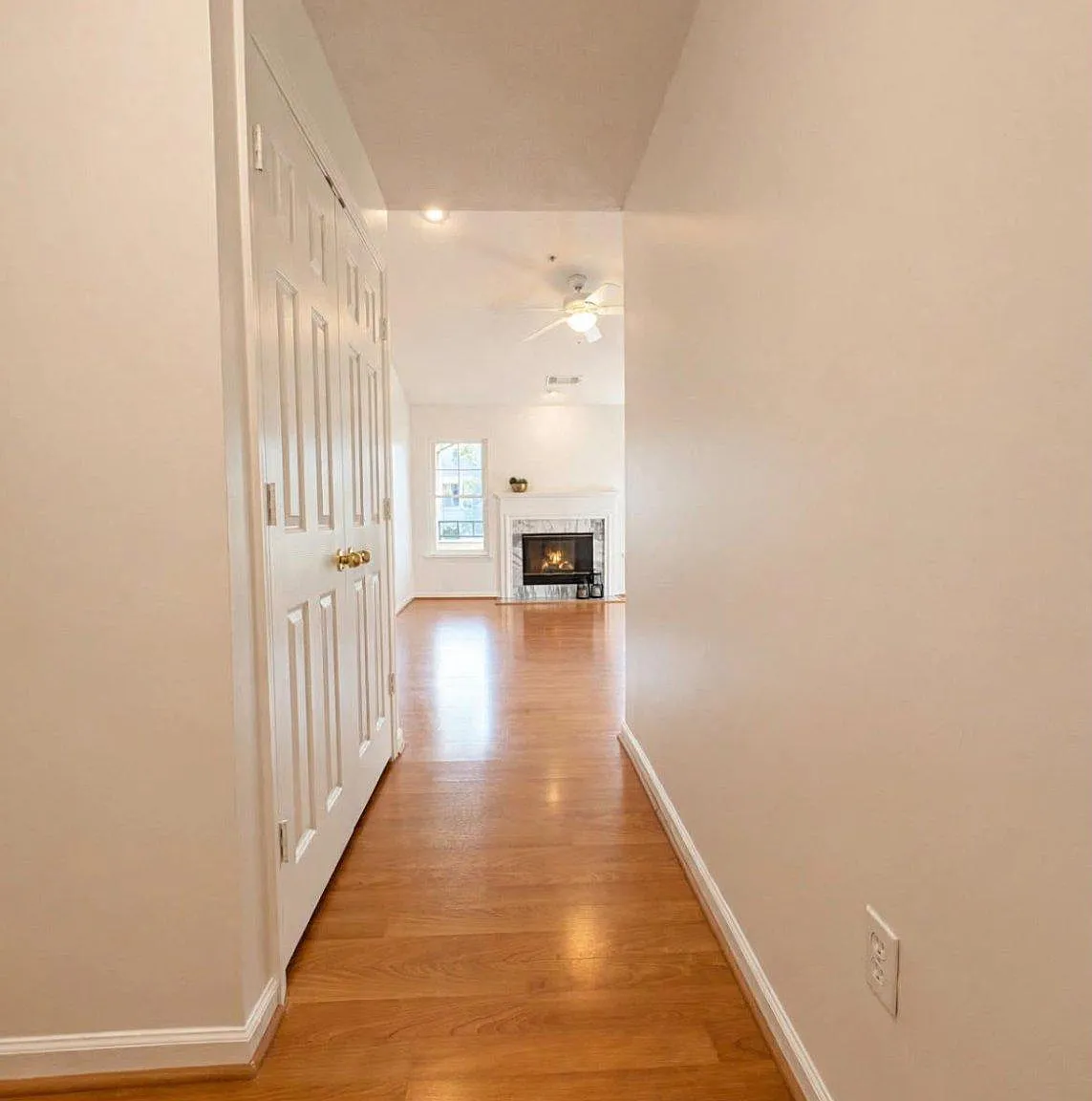 Oak Park Condo At Reston — Photo 3