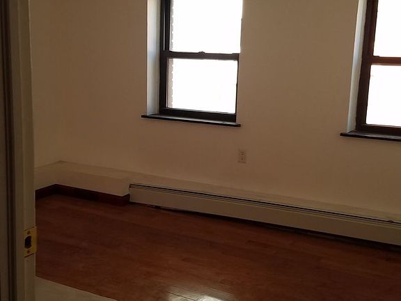 3rd image of 25 Essex St APT 4
