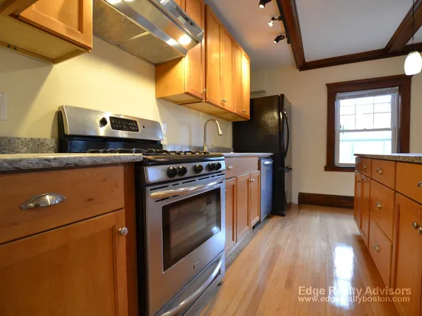 34 Bentley St, Brighton, MA