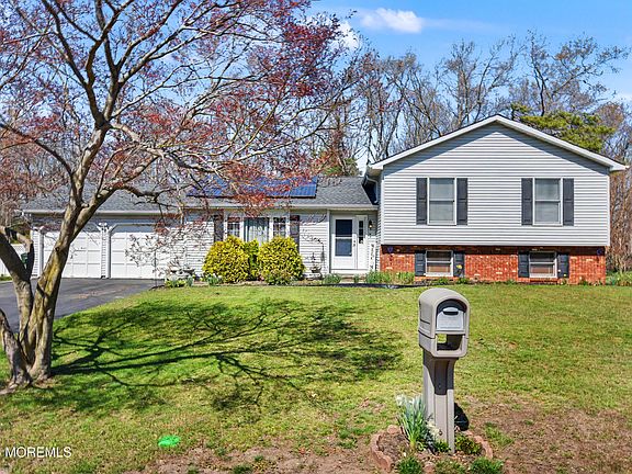 2nd image of 3 Hemlock Hill Road
