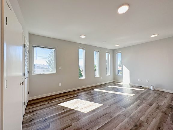 3rd image of 802 NE 43rd St #602