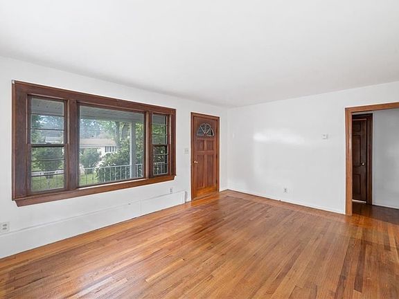 4th image of 142 May Ave