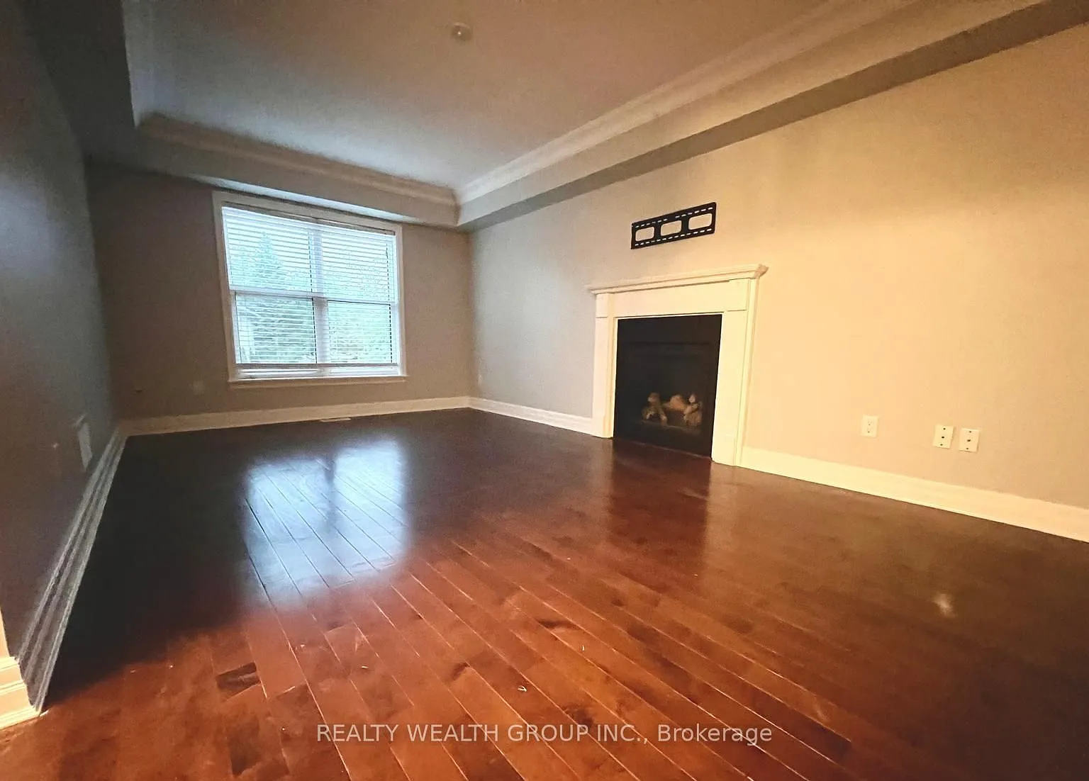 4 bed, $3,300 — Photo 2