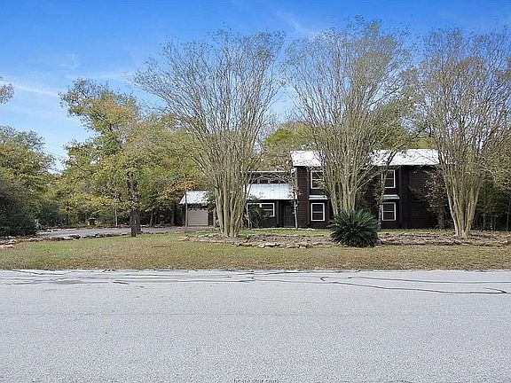 2nd image of 1607 Foxfire Dr