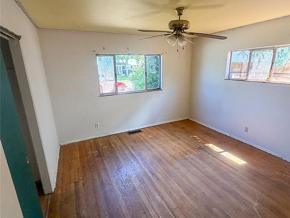 5th image of 3323 S Grape Street